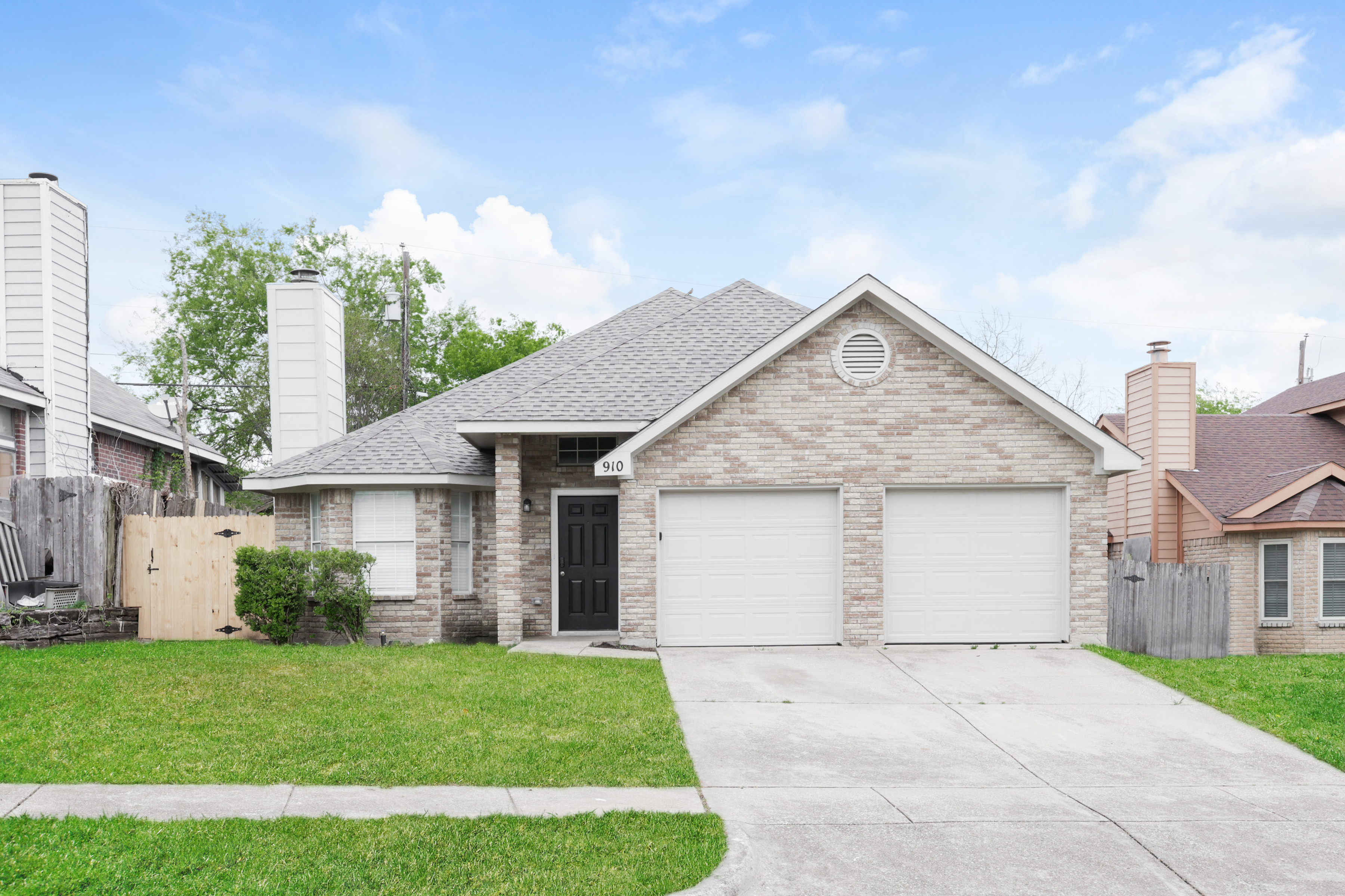 910 Ragland Dr Cedar Hill, TX 75104